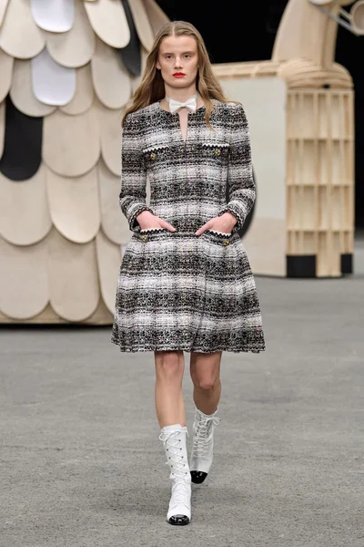 Look 11
